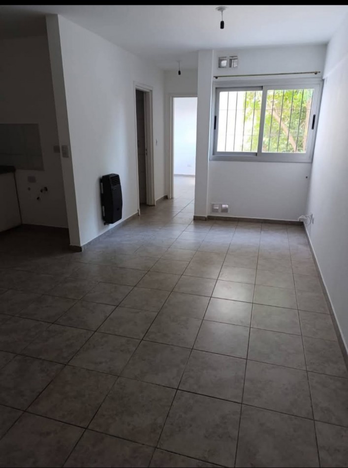 Vendo dpt 1d, 1er piso x escalera. Cupani