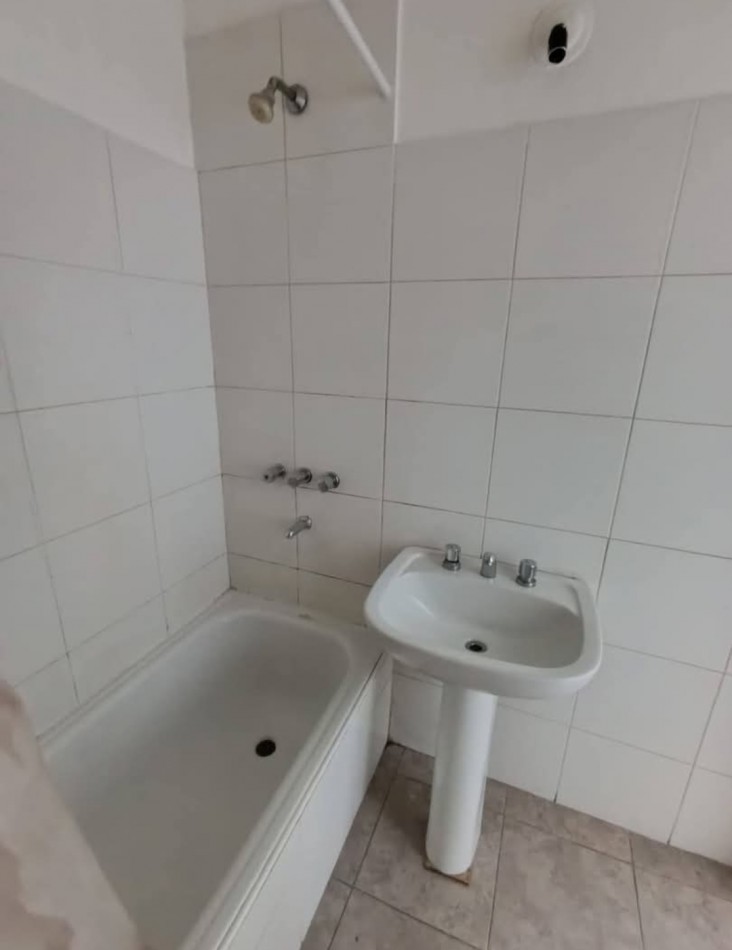 Vendo dpt 1d, 1er piso x escalera. Cupani