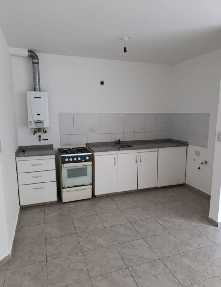 Vendo dpt 1d, 1er piso x escalera. Cupani