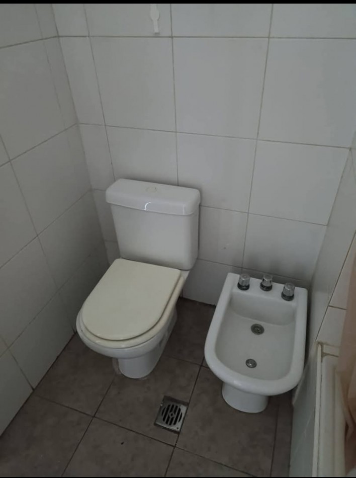 Vendo dpt 1d, 1er piso x escalera. Cupani