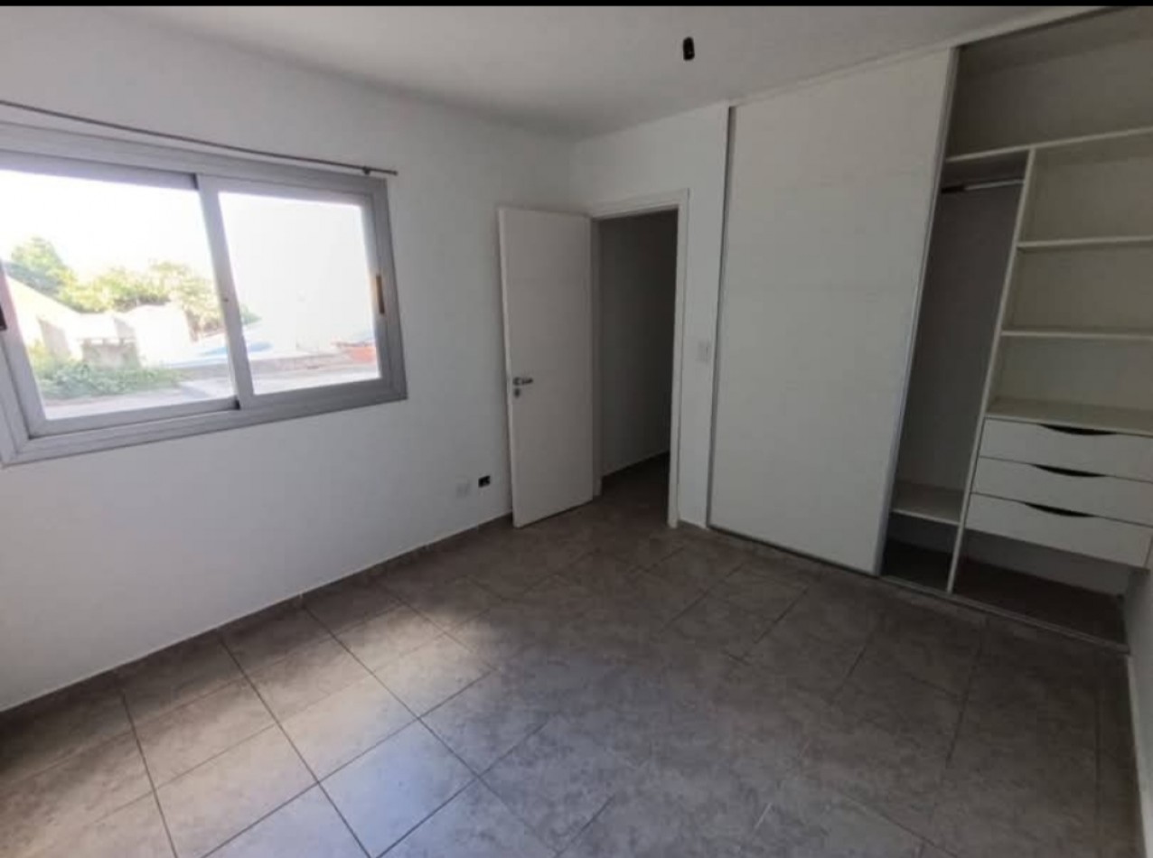 Vendo dpt 1d, 1er piso x escalera. Cupani