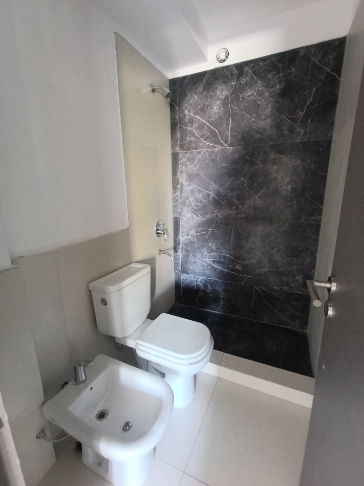 Vendo dpt 1d c/balcon en el living. A estrenar. Alberdi c/Amenities 