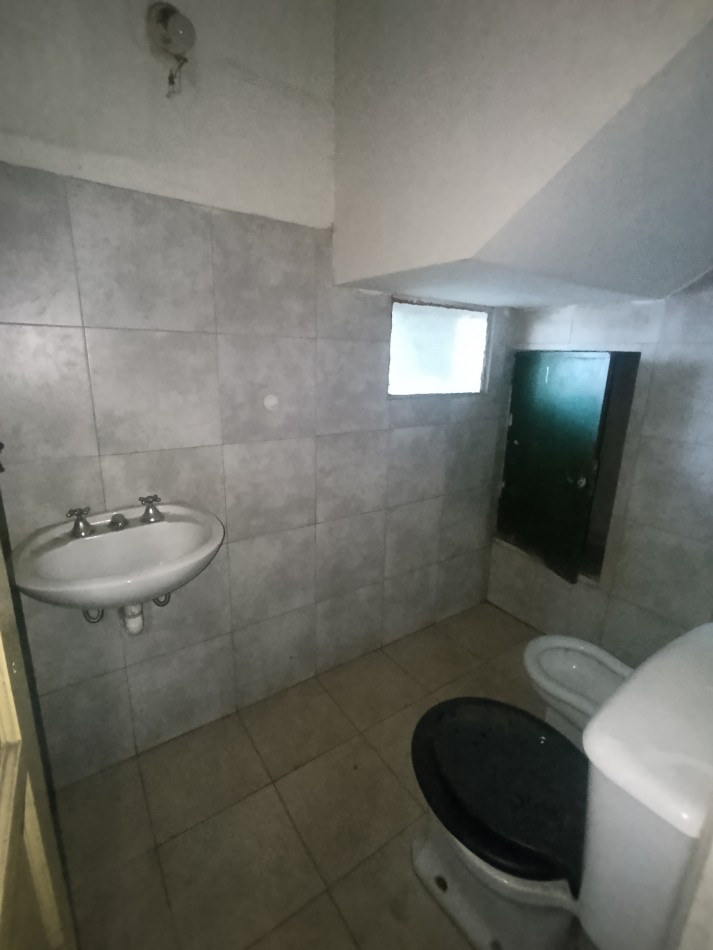 Amplia propiedad Res. Velez Sarsfield de 3d, Av principal