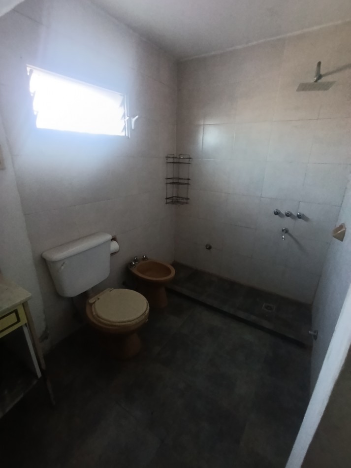 Amplia propiedad Res. Velez Sarsfield de 3d, Av principal