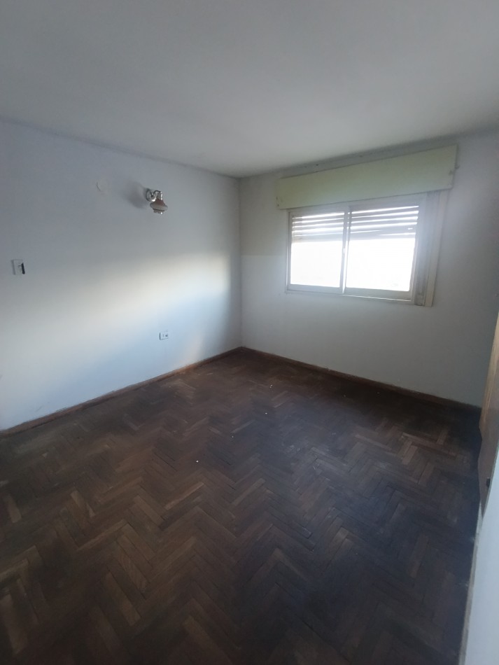 Amplia propiedad Res. Velez Sarsfield de 3d, Av principal