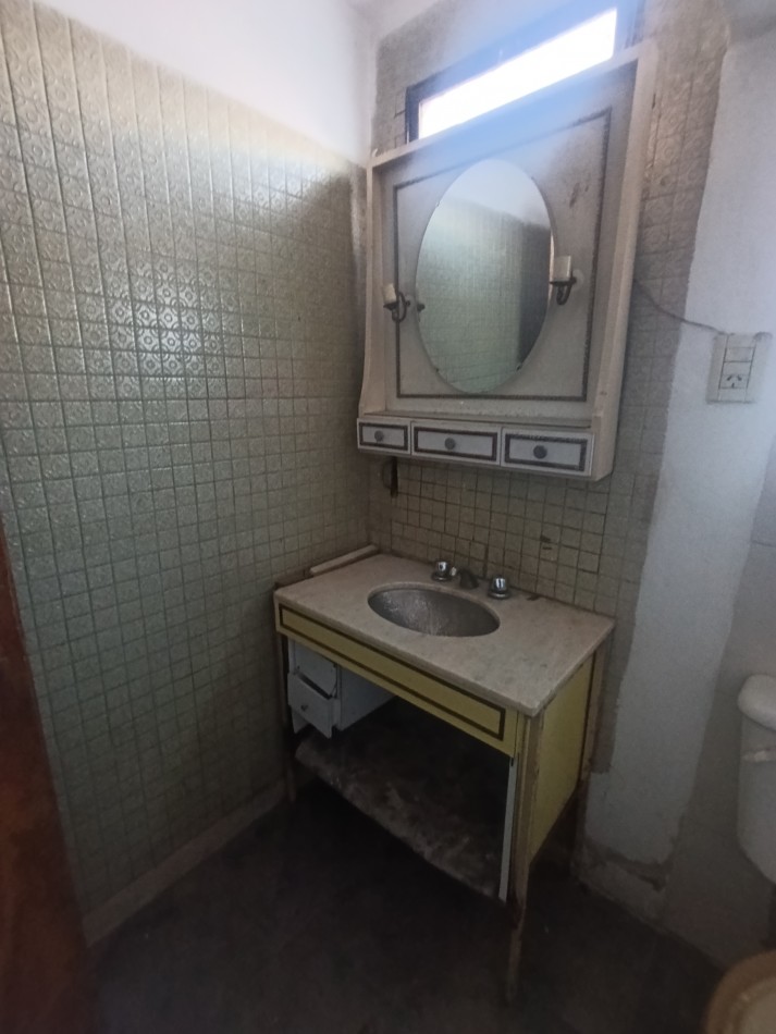 Amplia propiedad Res. Velez Sarsfield de 3d, Av principal