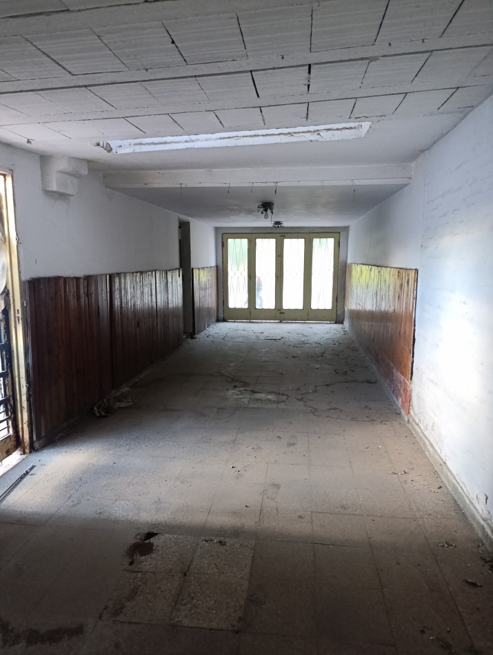 Amplia propiedad Res. Velez Sarsfield de 3d, Av principal